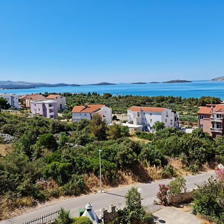 Apartment Luka With Balcony, Sea View And Free Parking شيبينيك المظهر الخارجي الصورة
