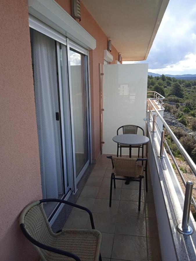 Apartment Luka With Balcony, Sea View And Free Parking شيبينيك المظهر الخارجي الصورة